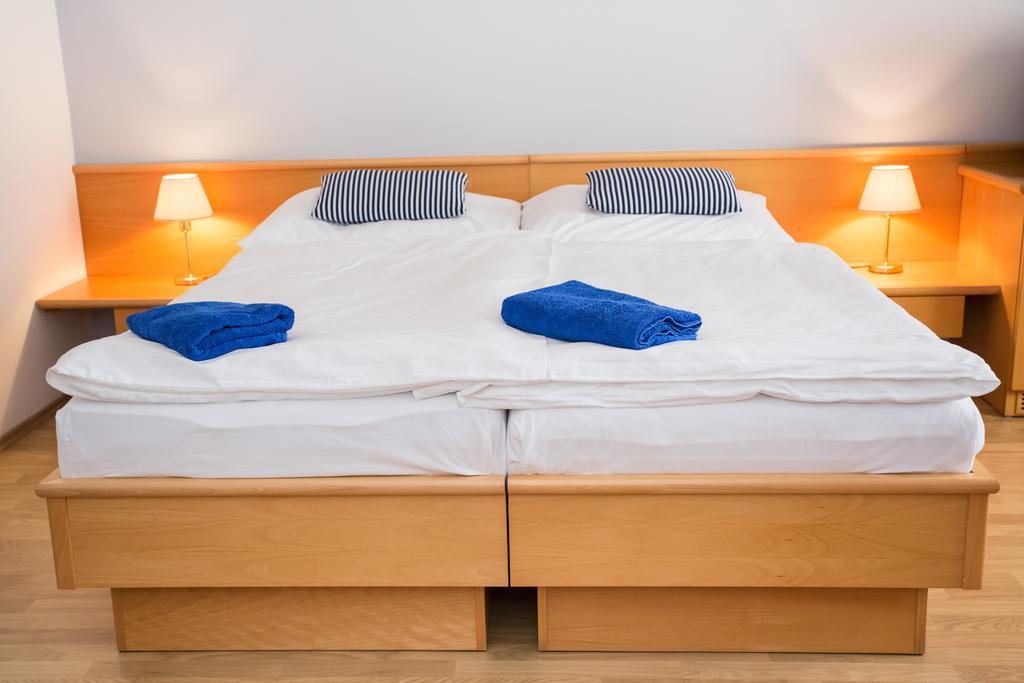 Hotel Laguna Ceske Budejovice Cameră foto