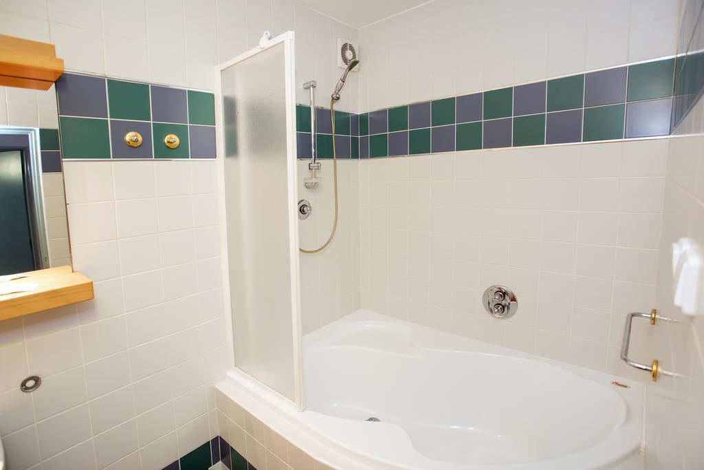 Hotel Laguna Ceske Budejovice Cameră foto