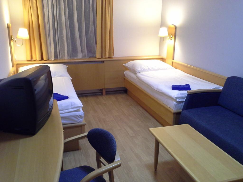 Hotel Laguna Ceske Budejovice Cameră foto